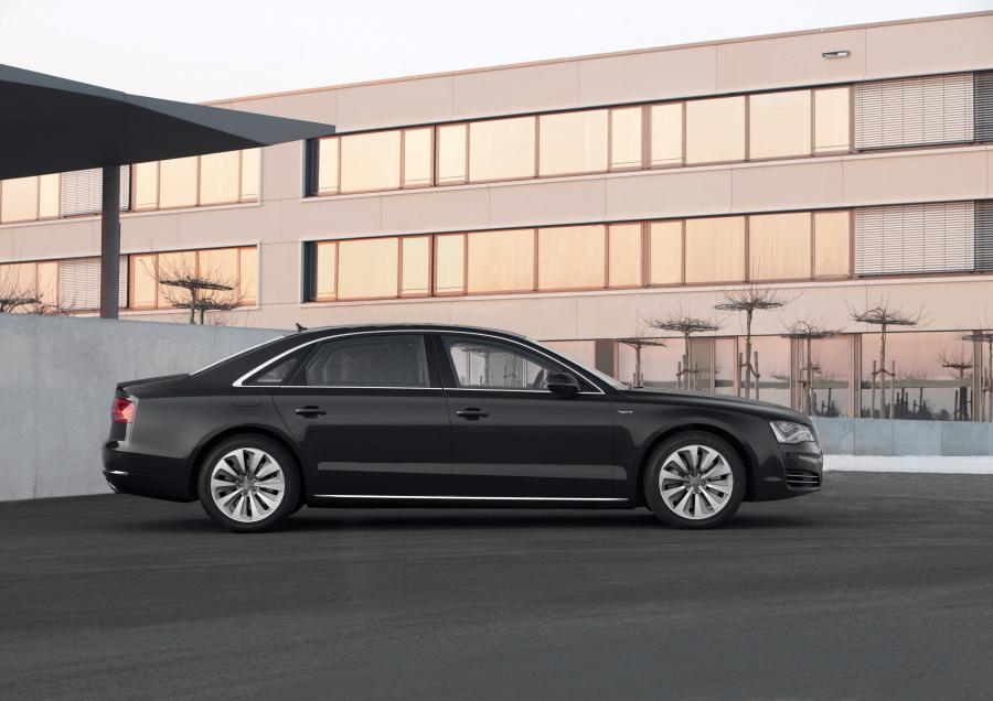  Audi A8 L Hybrid (D4) 2012 года  (WW) (фото 35 из 42)